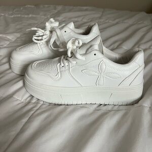TRENDY PLATFORM SNEAKERS (size: women’s 8.5)